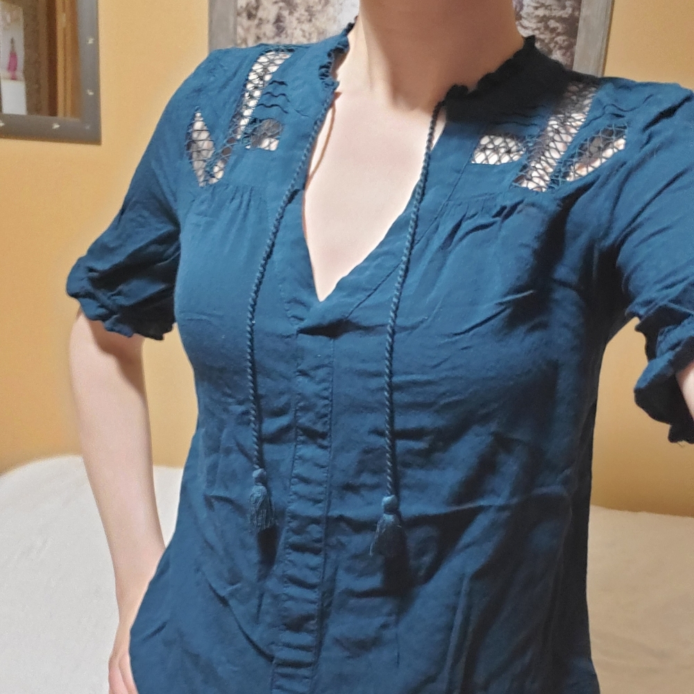Short-sleeve blouse